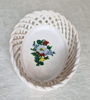 CSODÁS EGYEDI KERÁMIA Áttört, kézzel festett fajansz kosárka – európai, 20. század közepe