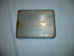 Régi fém cigaretta tárca