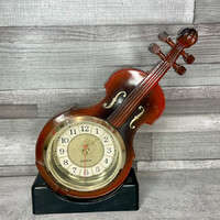 Hegedű alakú Quartz óra