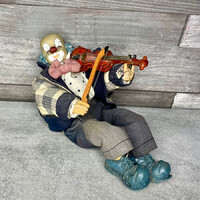 Hegedűs zenész porcelán bohóc figura