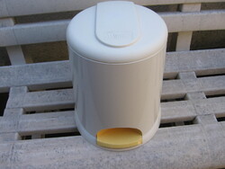 Mmega műanyag pedálos szemetes kuka