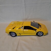 Maisto 1/18 Scale Diecast LD1990Y - 1990 Lamborghini Diablo - Yellow