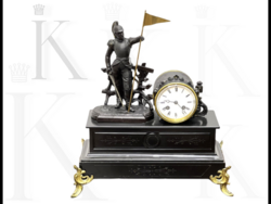 Antik francia katona szobros kandallóóra