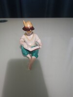 Hollóházi porcelán olvasó fiú figura