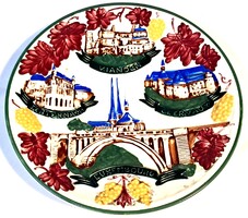 Domborműves, kézzel festett fajanszk kerámia 22 cm átmérőjű falitányér Willeroy&Boch