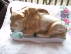 ZSOLNAY FEKVŐ BÖLÉNY. BIKA