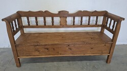 Karosláda pad kertipad lóca