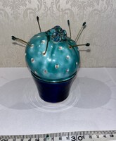 Morvay Zsuzsa - Tűpárna Kisplasztika