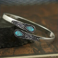 NEMES ACÉL NYITHATÓ / ÓVATOSAN / OPÁLOS PÁVA SZEMES KŐVEL DÍSZÍTVE, GYÖNYÖRŰ FÉNYESRE VAN POLÍROZVA