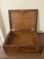 Fa dobozt, irattartó, lapján intarzia díszítéssel, XX.szd első fele.