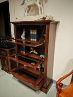 Kiváló állapotú lenyíló ajtós Toscana tömörfa vitrin , könyvszekrény , vitrines tálaló szekrény  