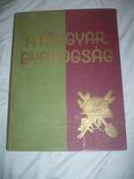 Antik nagyméretű könyv a magyar gyalogság