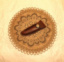 Laguiole bőr tok. Fenőacél tartóval. Kés, bicska, tőr, borotva.