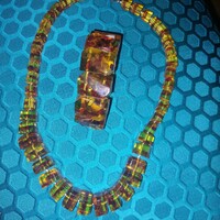 NYAKLÁNC ÉS KARKÖTŐ /BOROSTYÁN?/