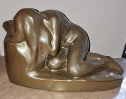 Zsolnay eozin „kétségbeesés” leboruló női akt körpecsétes figura