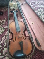 Régi igazi hegedű fa tokba