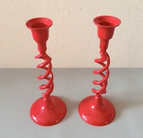 Vintage, 70-es évekbeli csavart szárú gyertyatartó pár – piros lakkozott sárgaréz