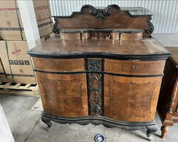 Szecessziós (Art Nouveau) faragott fa díszítésű tálalószekrény garnitúra