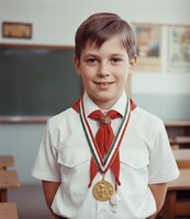 Úttörő Atlétikai Négytusa Bajnokság 1975 – retro sport emlékérem / díjérem, kerületi / országos rend