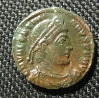 Római Bronz Valentinianus Angyal koszorúval (AA14)