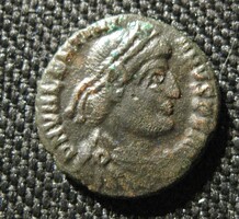 Római Bronz Valentinianus Angyal koszorúval (AA21)