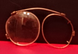 Drótkerets cvikker  / egy lencséje hiányzik/