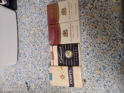 Három csomag bontatlan és egy csomag bontott cigaretta