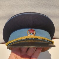 Rendőrségi tiszti tányérsapka egyenruha újszerű militária farsang jelmez