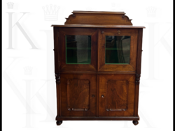 Antik vitrines komód