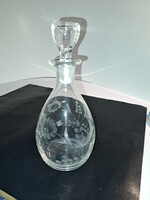 Üveg kínálóüveg.