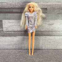 Divatos szőke Barbie baba