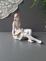 Galambot etető zöld ruhás Kőbányai Porcelán női figura