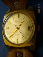 WOSTOK FÉRFI NAPTÁR ABLAKOS RÉGI SZOVJET KARÓRA JÁRÓKÉPES !!