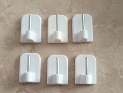 Lapos vitrázs pálcához öntapadós tartókonzol, fehér színben 6 db/csomag