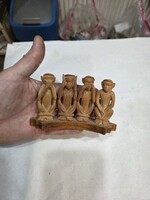 Fa faragott majom figura