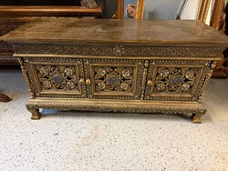 Áttört mintás gyönyörű láda