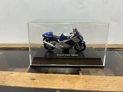Suzuki GSX 1300R Hayabusa motorkerékpár makettje