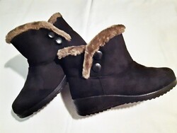 ÚJ! MELEG, BELÜL SZŐRMÉS CSIZMA