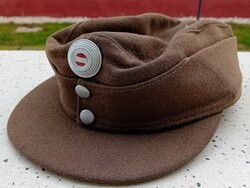 Régi posztó katona sapka.