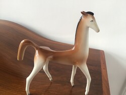 Hollóházi porcelán ló Veres Miklós terve