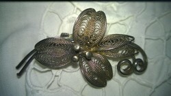 Vintage- ezüst szinű filigrán bross hibátlan szép db. m 5 cm  7 g