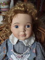 Kis fürtös ! Porcelán baba !