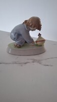 Zsolnay búgócsigás gyerek porcelán figura