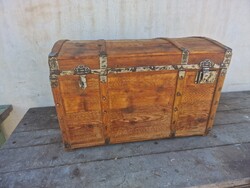 Antik utazó láda régi hajóláda régi utazóláda antik kincsesláda