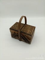 Kis méretű varródoboz