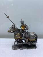 Ón páncélos lovas katona