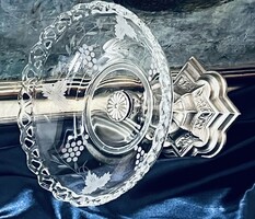 Ezüstözött talpú kínáló asztalközép .