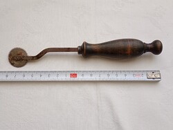 Öltésjelölő szabásminta másoló rádli fa nyéllel 18cm vintage
