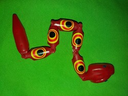 Retro trafikáru bazáráru tekergő műanyag kígyó piros 25 cm hosszú a képek szerint 1.