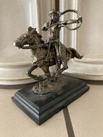 Lovas íjász (nomád/magyaros stílusú) kisplasztika